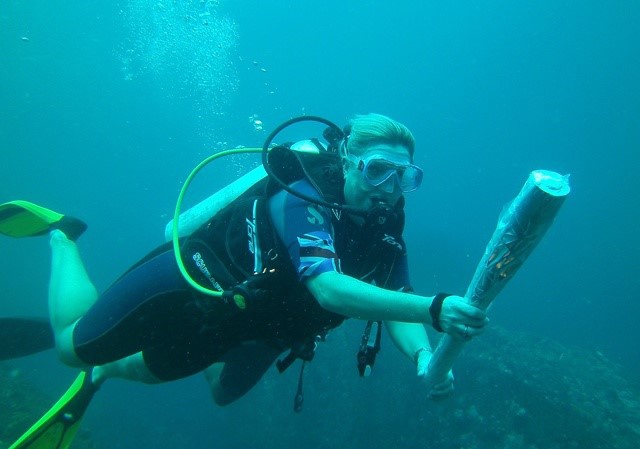 Queen’s baton plunges into Indian Ocean