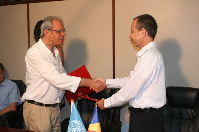 Minister for Home Affairs Joel Morgan (standing right) exchanging cooperation agreement documents with UNODC Regional representative Jose Vila Del Castillo (Seychelles News Agency) Attribution  CC BY