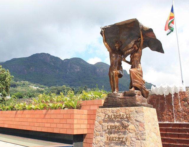 « La liberté » un nouveau monument, pour les 38 ans de l'indépendance des Seychelles