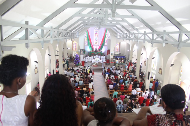 Catholiques et anglicans des Seychelles célèbrent la noël, dans un message d’amour.
