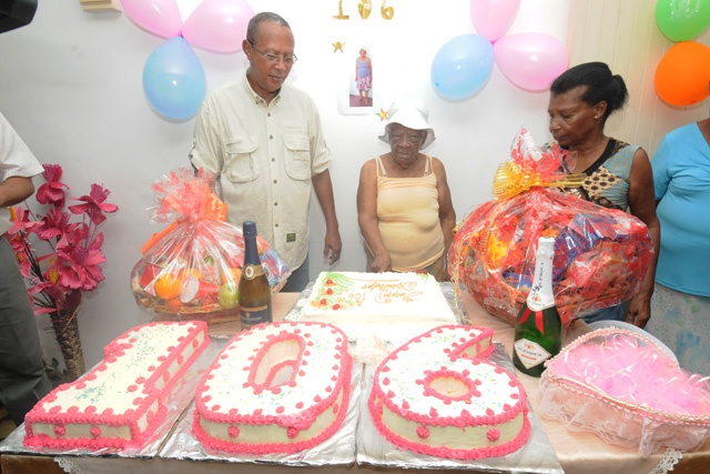 La doyenne des Seychelles Nancy Marie fête ses 106 ans.