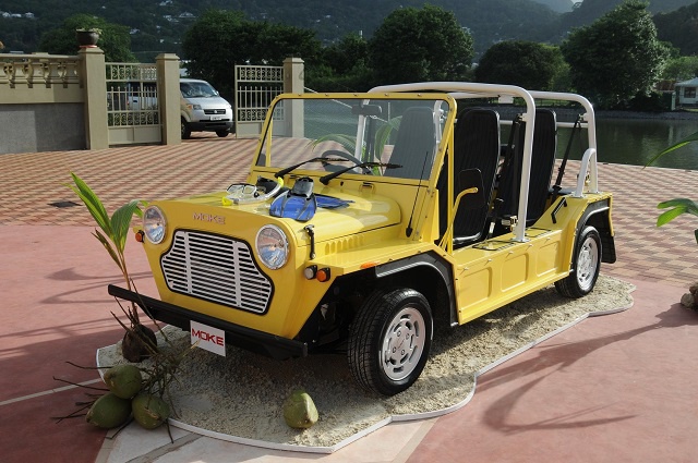 Revivre nos souvenirs des Mokes – une nouvelle version de cette voiture de plage fait son retour aux Seychelles