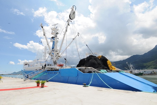 French-flagged purse seiner heading to Seychelles with three Seychellois fishermen rescued at sea