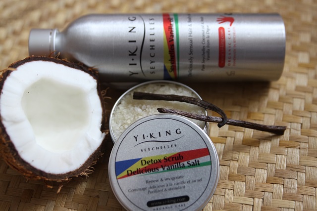 Une aromathérapeute française crée la marque Yi-King Seychelles pour produire des huiles essentielles en utilisant des méthodes traditionnelles chinoises