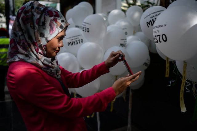 Two years on, MH370 kin want search extended.