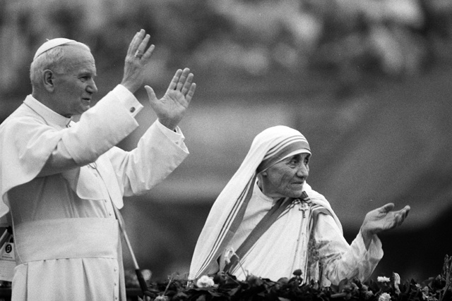 Pope Francis approves sainthood for Mother Teresa