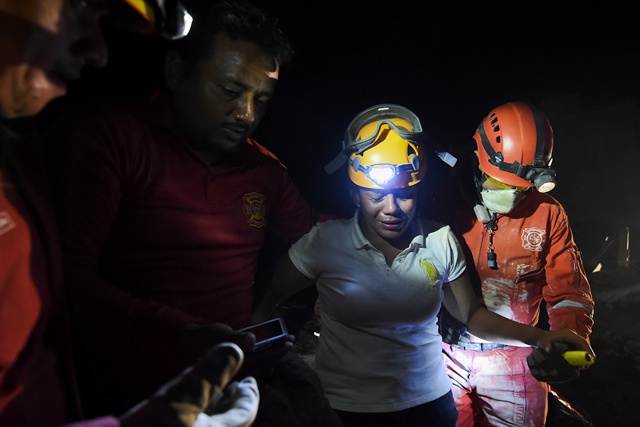 En Equateur, le bilan s'alourdit 48 heures après un séisme meurtrier