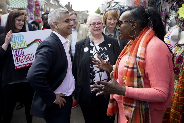 Le travailliste et musulman Sadiq Khan en passe de devenir maire de Londres