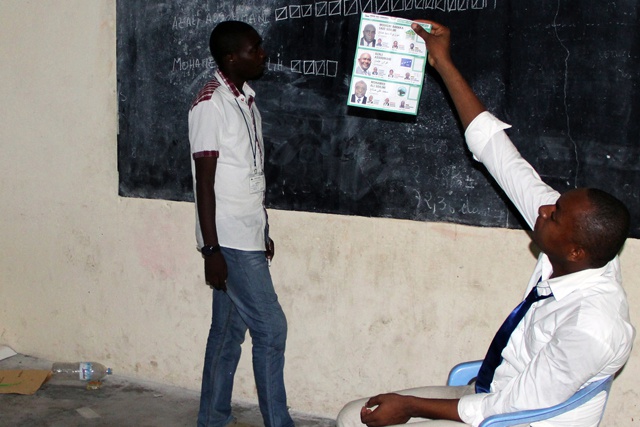 Comoros presidential vote result hangs on partial re-run