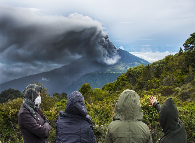 Costa Rica volcano eruption chokes towns in smoke and ash