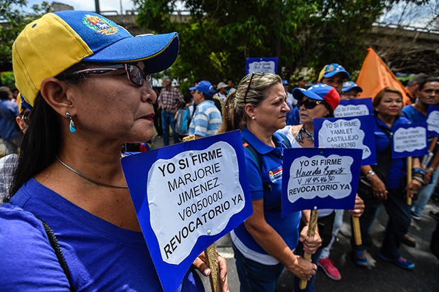 Venezuela: les signatures pour un référendum anti-Maduro validées