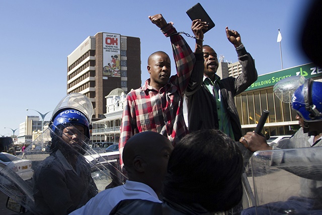 Grève générale au Zimbabwe, sur fond de ras-le-bol contre Mugabe
