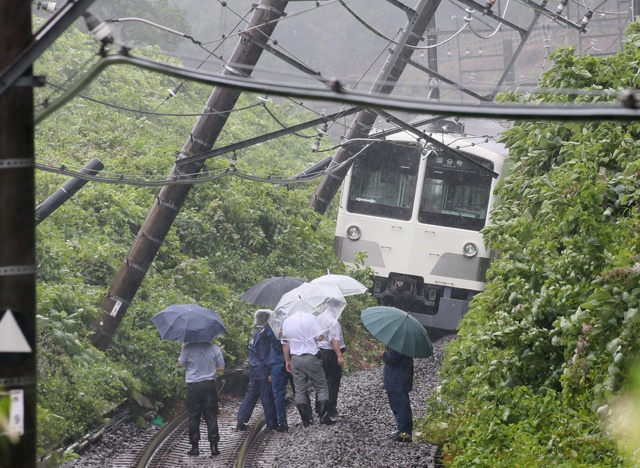 Typhoon Mindulle dumps heavy rain on northern Japan