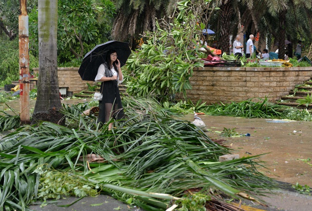 Typhoon Meranti lashes China after pounding Taiwan