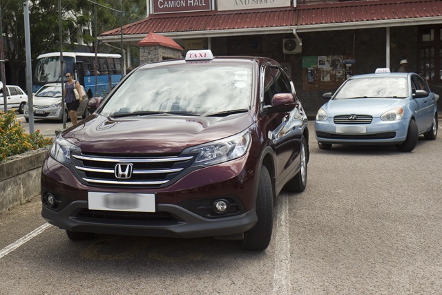 Bouzay une application similaire à Uber pour commander un taxi aux Seychelles