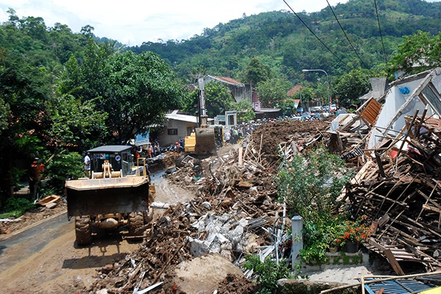 Inondations et glissements de terrain en Indonésie: le bilan monte à 19 morts