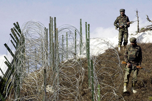 Colère du Pakistan après des frappes de l'Inde au Cachemire