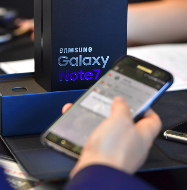 Samsung halts sale, exchange of Note 7 on safety fears
