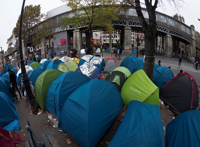 France urges Britain to take in 1,500 'Jungle' minors