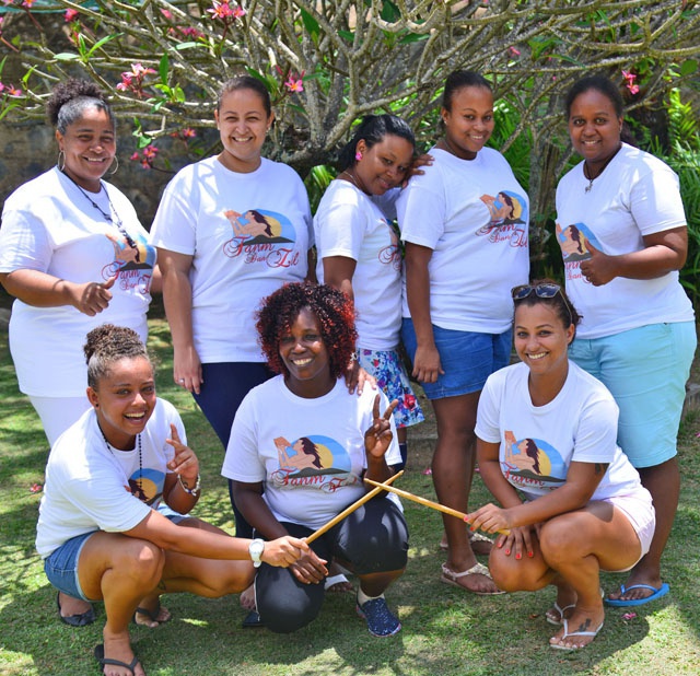 Un groupe de chanteuses seychelloises invitées à se produire à  Rodrigues