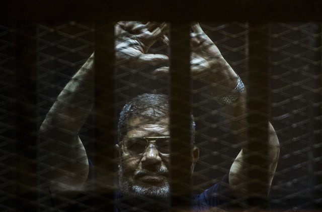 Egypt court overturns Morsi death sentence