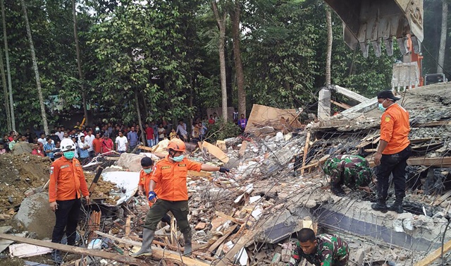 At least 25 dead in Indonesian earthquake