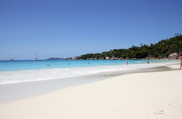 Seychelles Maritime Safety Authority removes safety nets at Anse Lazio beach 5 years after shark attacks