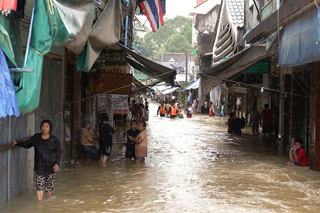 Thaïlande: le sud inondé inaccessible par voie terrestre