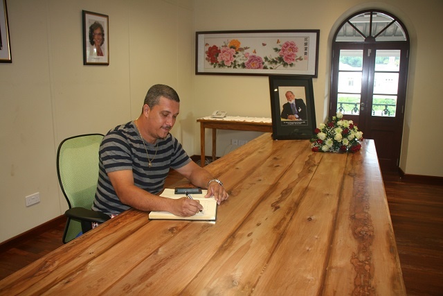 Mourners express admiration for President Mancham in condolence book; 'Monumental loss,' one says