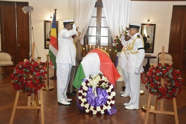 Le premier président des Seychelles, James Mancham, repose au cimetière de State House