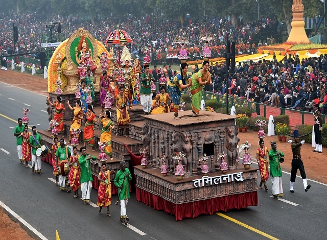 Camels and stuntmen wow crowds at India Republic Day