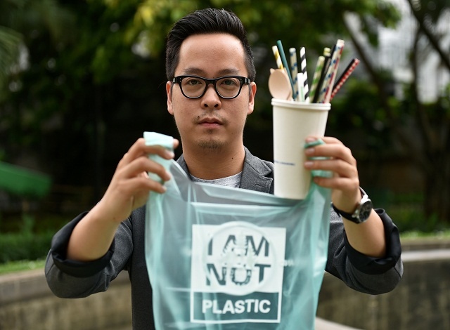 Cassava carrier bags: Indonesian entrepreneur tackles plastic scourge