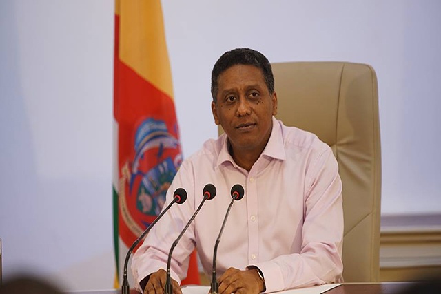 Le président Faure explique ses choix politiques à la presse des Seychelles