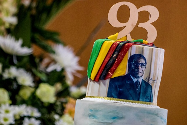 Zimbabwe: pour ses 93 ans, Mugabe fait ripaille avec ses partisans