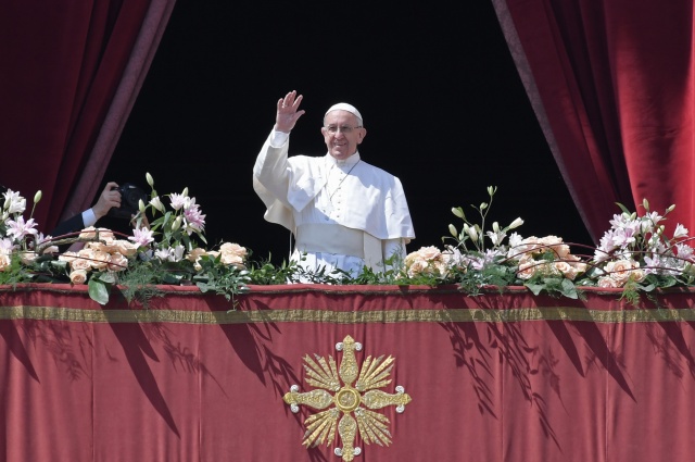 Pope urges end to Syria 'horror' in Easter address