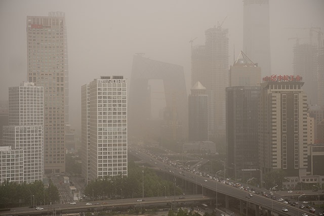 Pékin frappé par une tempête de sable, le trafic aérien perturbé