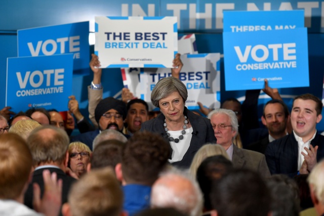 Britain heads into final day of turbulent election campaign