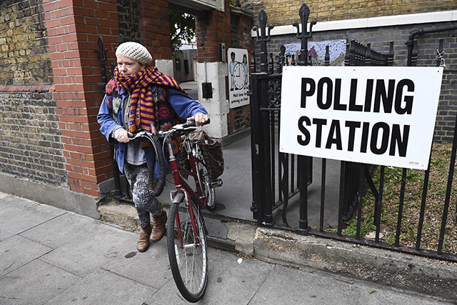 Les Britanniques votent pour des législatives cruciales en vue du Brexit