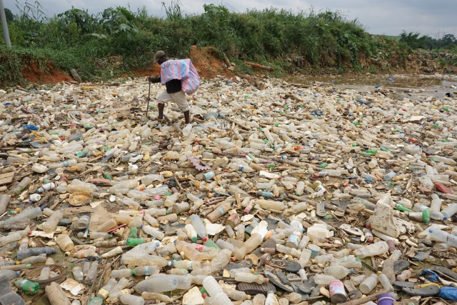 Billions of tons of plastic trash accumulating on Earth