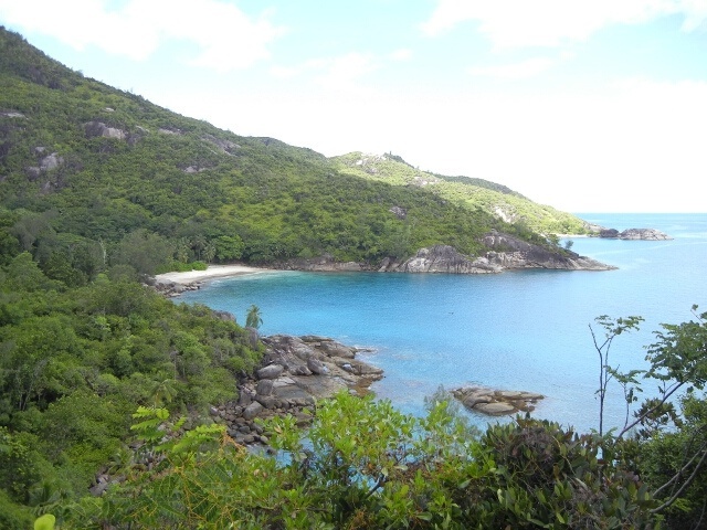 Des scènes d'une série comique du Royaume-Uni tournées aux Seychelles.