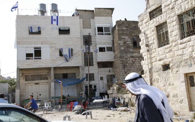 Standoff at Jerusalem holy site after metal detectors removed