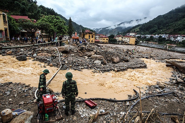 Inondations et coulées de boue au Vietnam: 26 morts