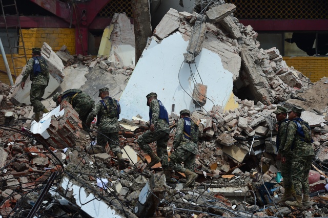 Race to rescue survivors from ruins of Mexico quake