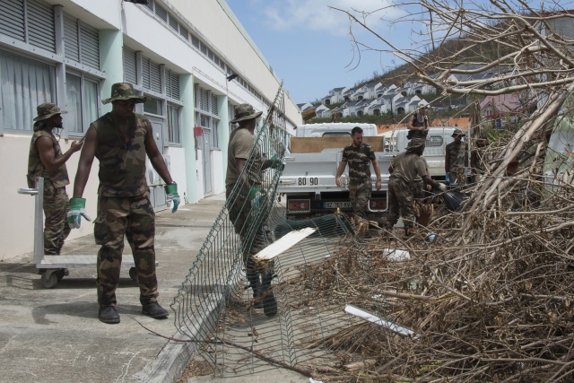 Hurricane Maria batters Dominica as PM predicts dire outcome