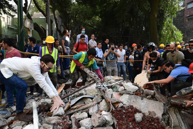 Nearly 140 killed in powerful Mexico quake