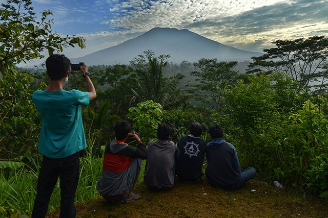 Bali: près de 50.000 habitants évacués par crainte d'éruption d'un volcan