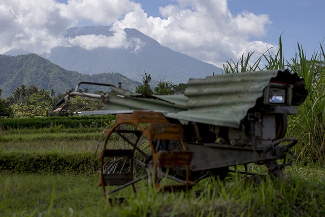 Volcan à Bali: la fumée s'épaissit, le nombre d'évacués augmente