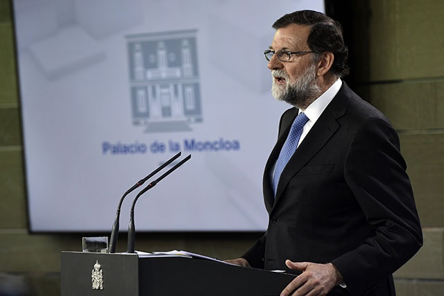 Catalogne: Rajoy destitue le gouvernement régional, élections le 21 décembre