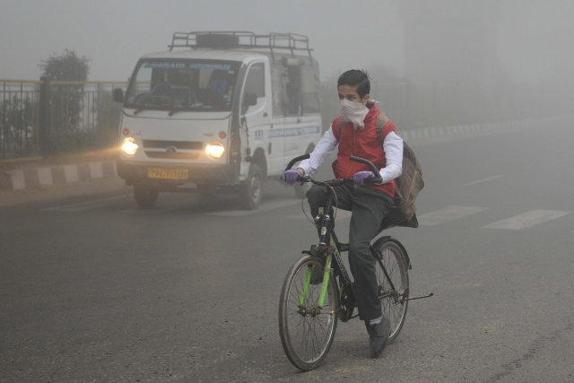 Parents angry as Delhi schools reopen despite smog
