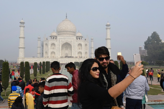 India limits visitors to save Taj Mahal